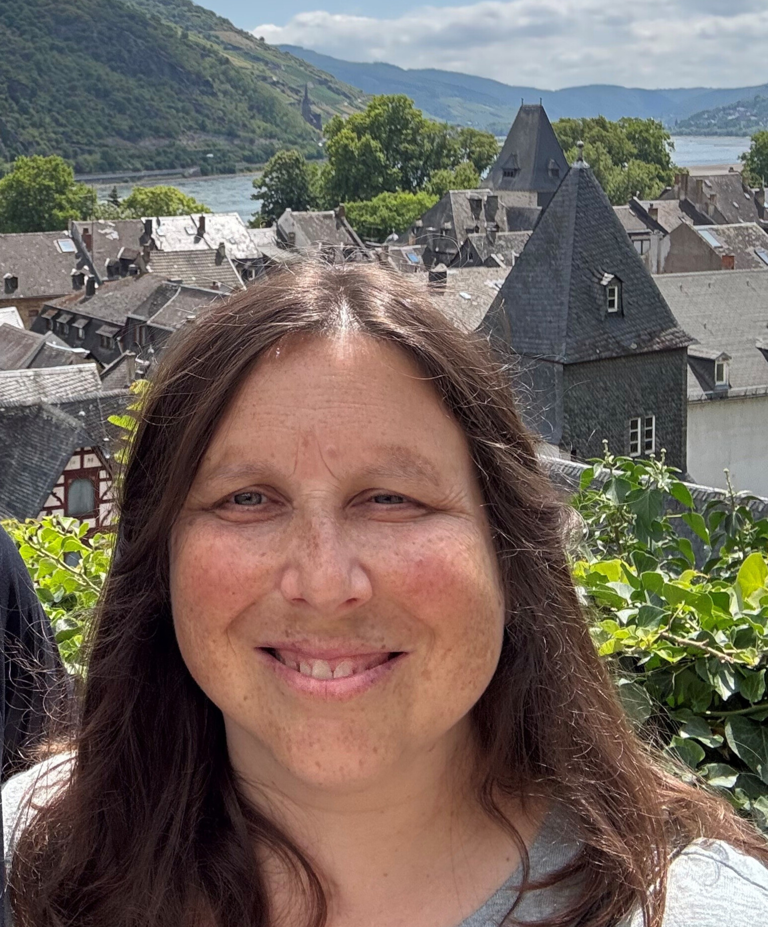 headshot_Laurie_2025